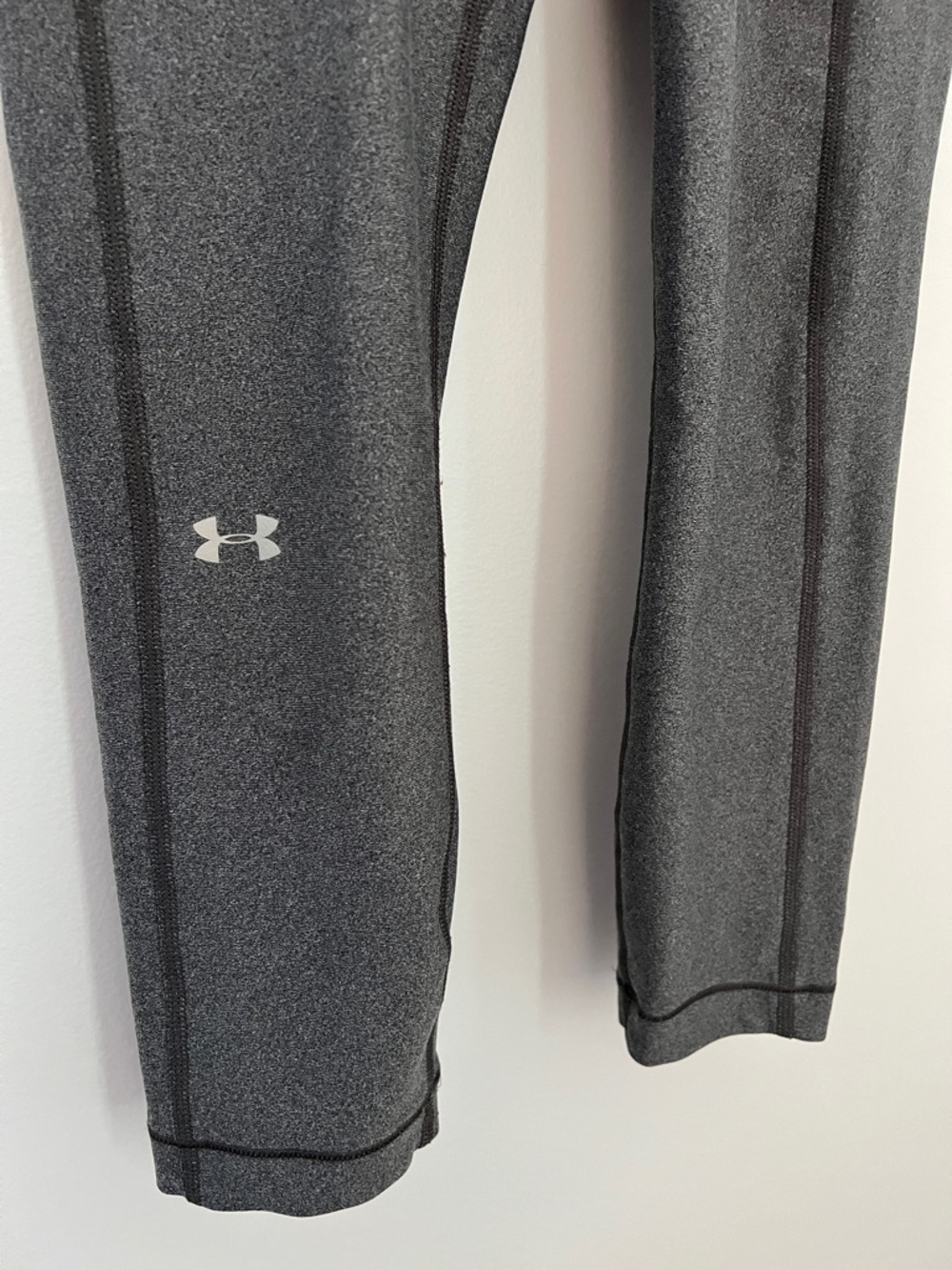 Under Armour Compression HEATGEAR Gray Capri Leggings Style #1352538 Size M - Picture 5 of 13